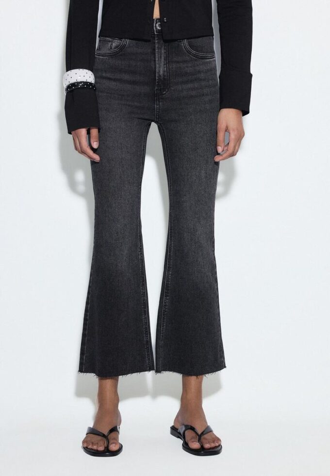 D78 Cropped Flared Jeans D78 Cropped Flared Jeans