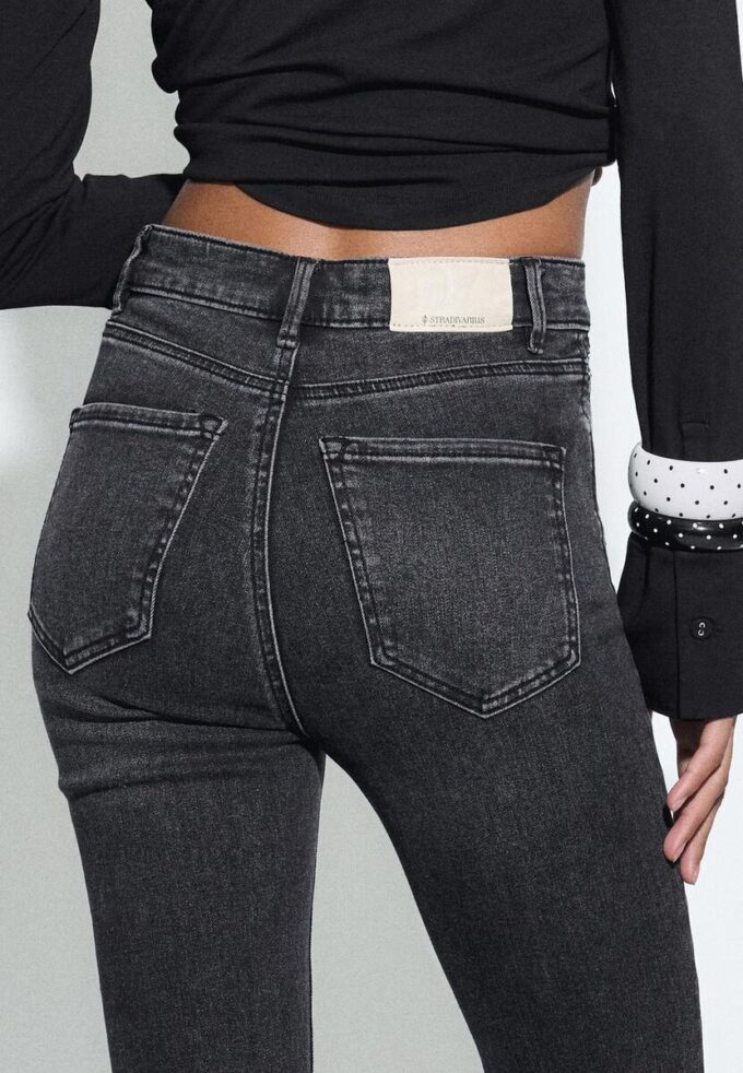 D78 Cropped Flared Jeans D78 Cropped Flared Jeans