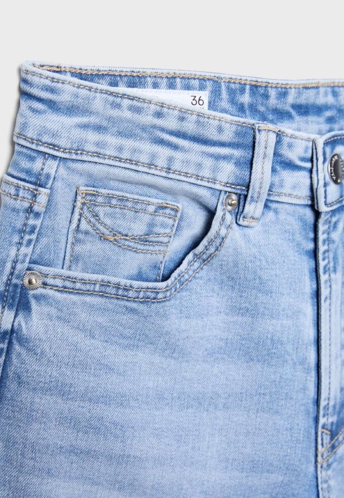 D78 Cropped Flared Jeans D78 Cropped Flared Jeans