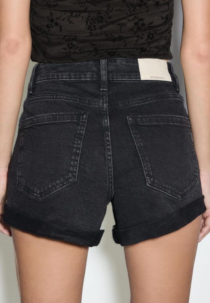 D85 Slim Mom Fit Shorts D85 Slim Mom Fit Shorts