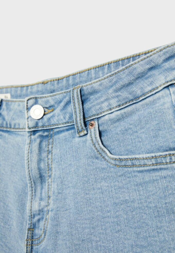 D85 Slim Mom Fit Shorts D85 Slim Mom Fit Shorts