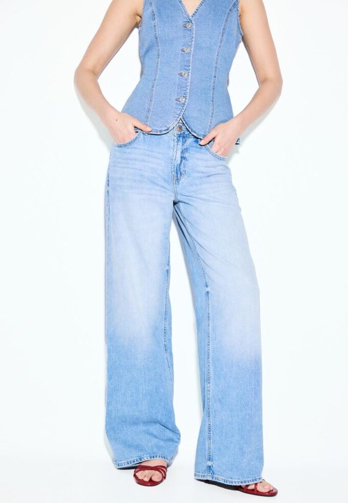 D91 Low Wide-Leg Jeans