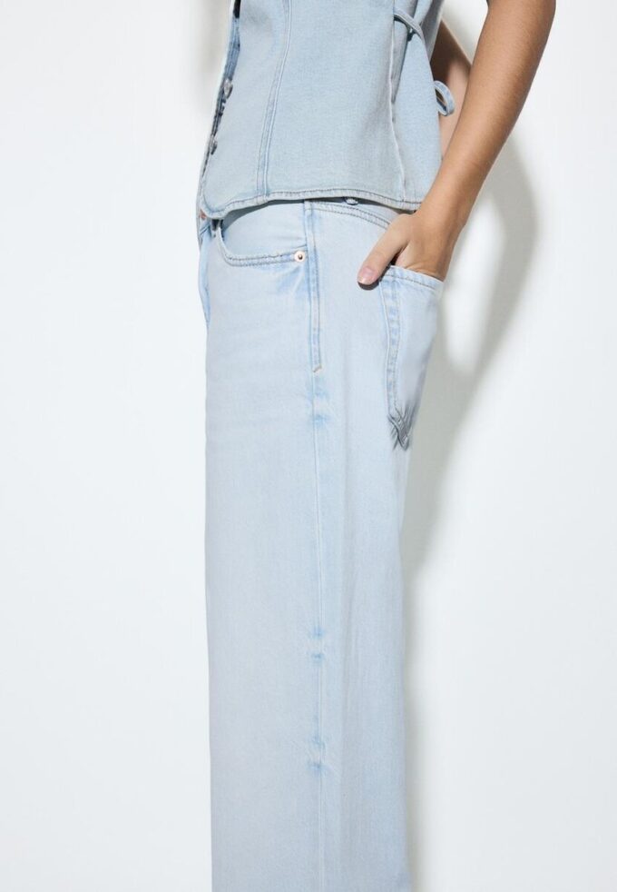 D91 Low Wide-Leg Jeans
