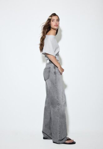D92 Straight Wide-Leg Jeans