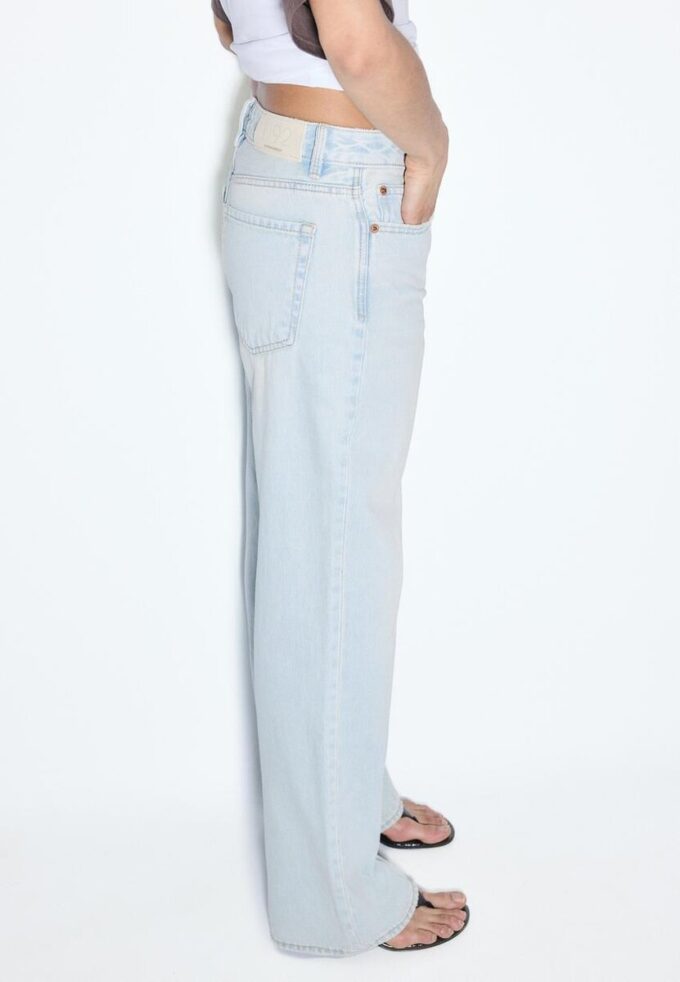 D92 Straight Wide-Leg Jeans D92 Straight Wide-Leg Jeans