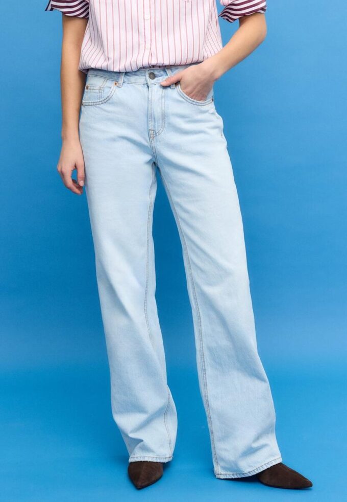 D92 Straight Wide-Leg Jeans