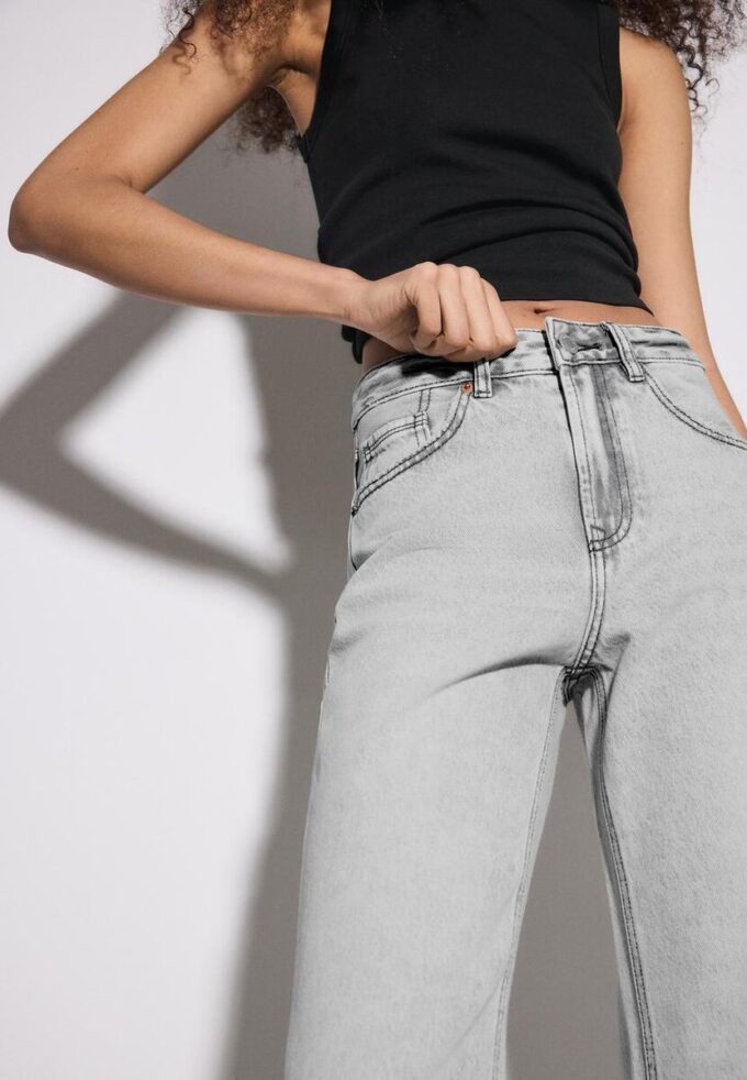 D92 Straight Wide-Leg Jeans