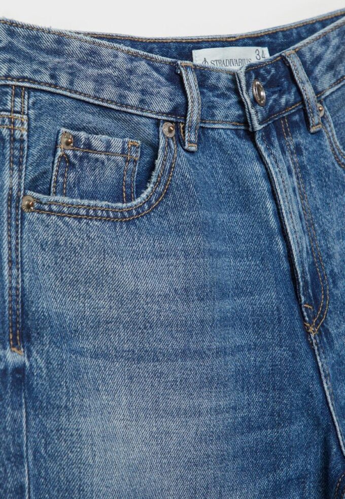 D92 Straight Wide-Leg Jeans