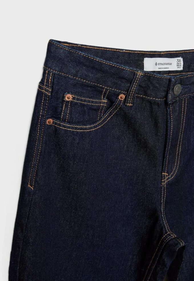 D92 Straight Wide-Leg Jeans