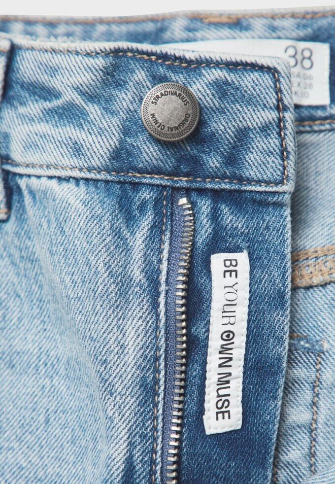 D92 Straight Wide-Leg Jeans