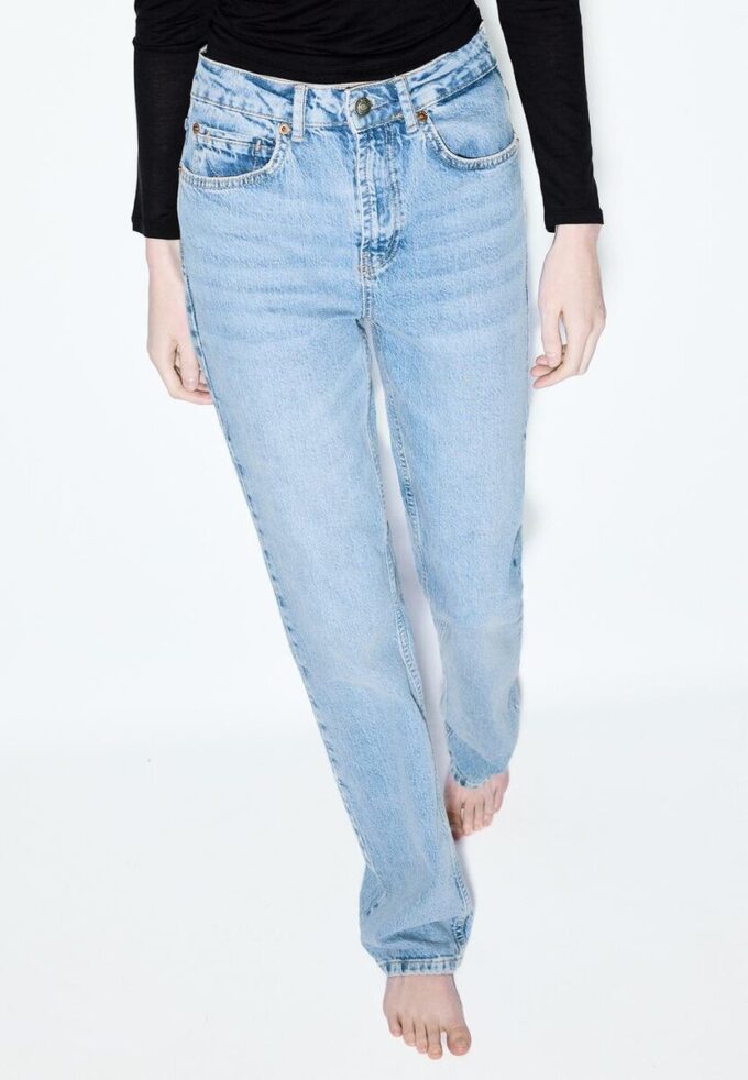 D98 Straight-Leg Jeans