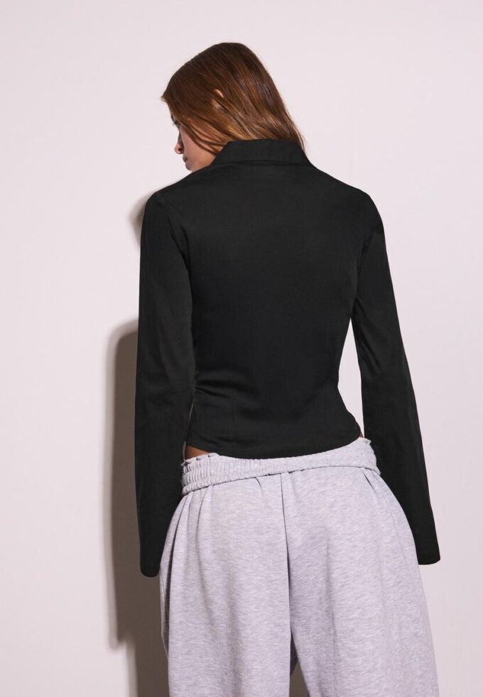 Fitted Shirt with Flowing Sleeves Fitted Shirt with Flowing Sleeves