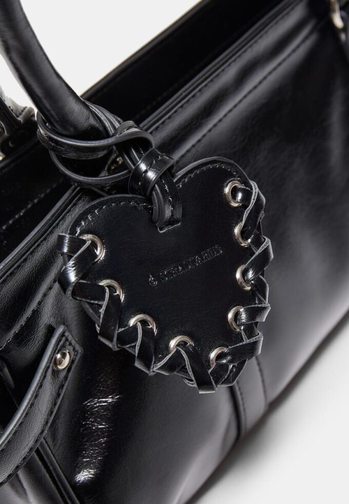 Heart Detail Shoulder Bag