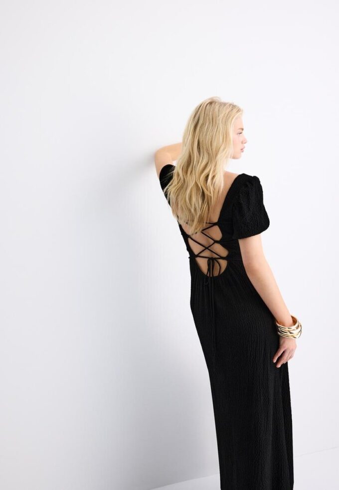 Loose-Fitting Maxi Dress with Criss-Cross Back Loose-Fitting Maxi Dress with Criss-Cross Back