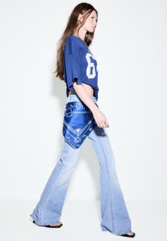 Low-Rise Jeans with Seam Pockets
