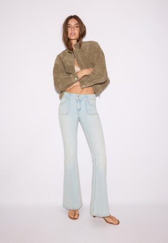 Low-Rise Jeans with Seam Pockets