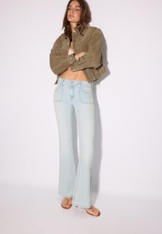 Low-Rise Jeans with Seam Pockets