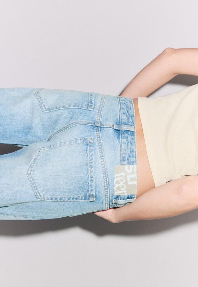 Low-Rise Straight-Leg Jeans