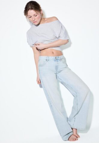 Low-Rise Wide-Leg Jeans with Star Detail