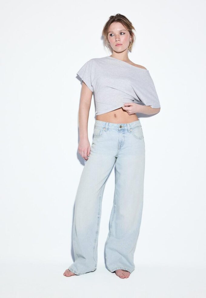 Low-Rise Wide-Leg Jeans with Star Detail