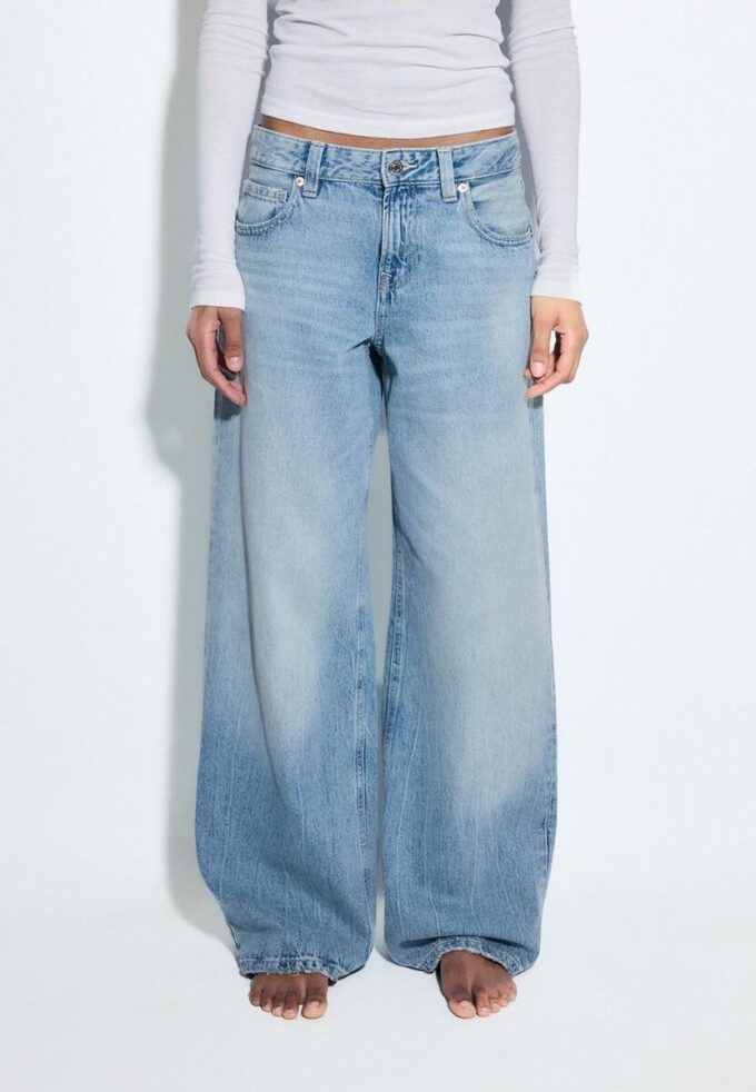 Low-Rise Wide-Leg Jeans with Star Detail