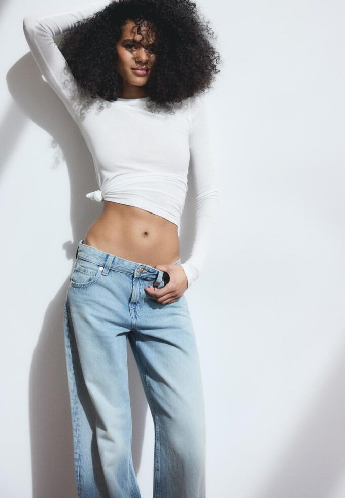 Low-Rise Wide-Leg Jeans with Star Detail