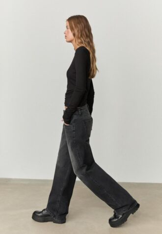 Low Wide-Leg Jeans
