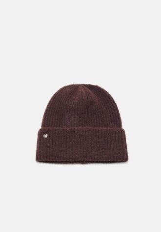 Ribbed Beanie with Plaque