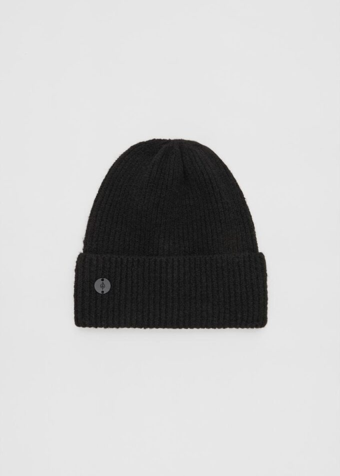 Ribbed Beanie with Plaque