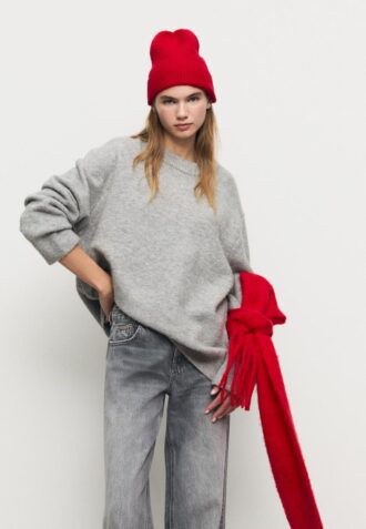 Ribbed Beanie with Plaque