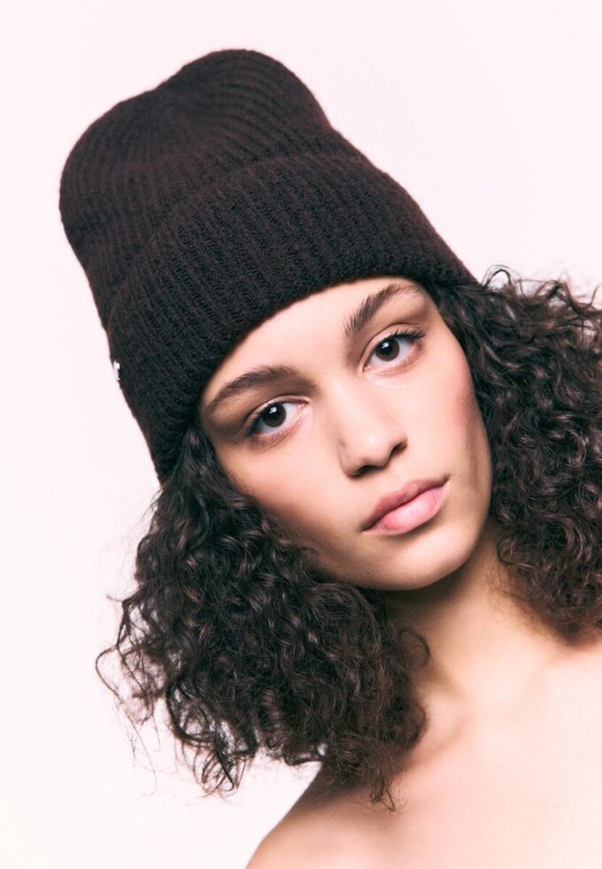Ribbed Beanie with Plaque