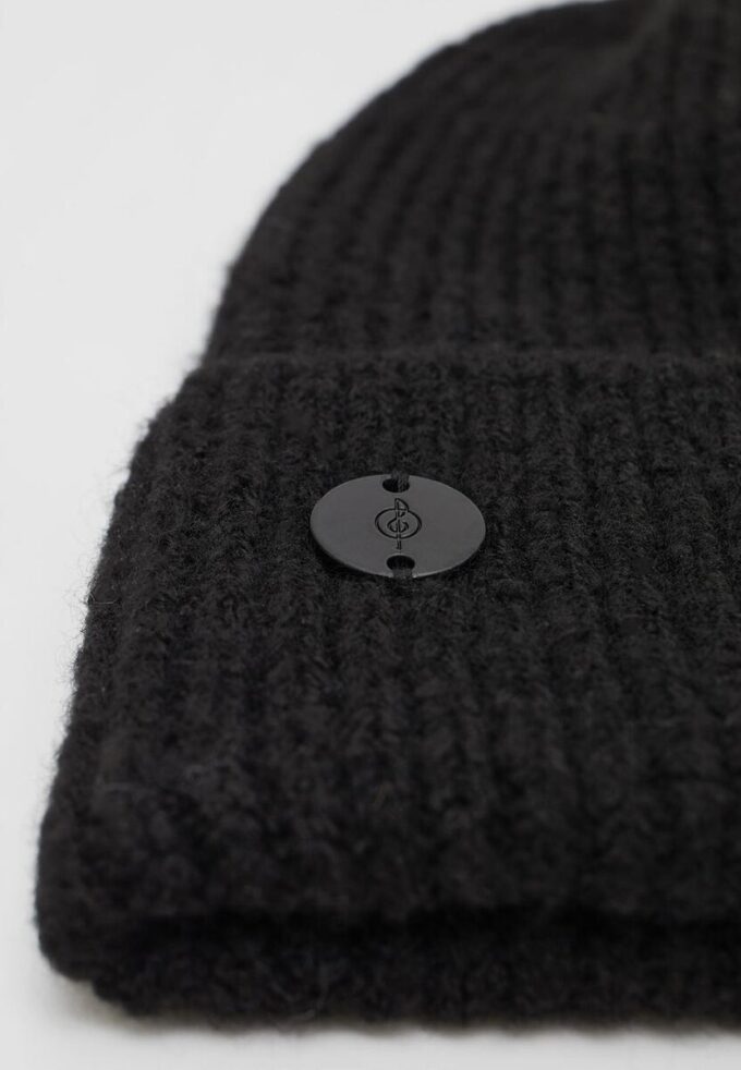 Ribbed Beanie with Plaque