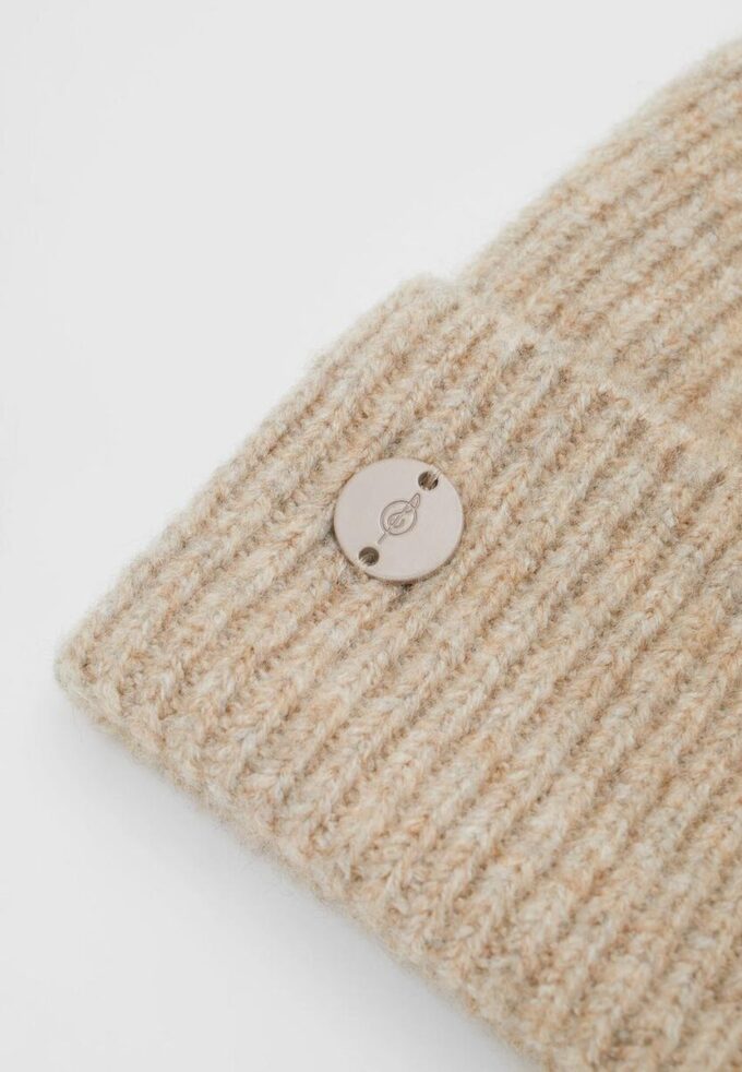 Ribbed Beanie with Plaque