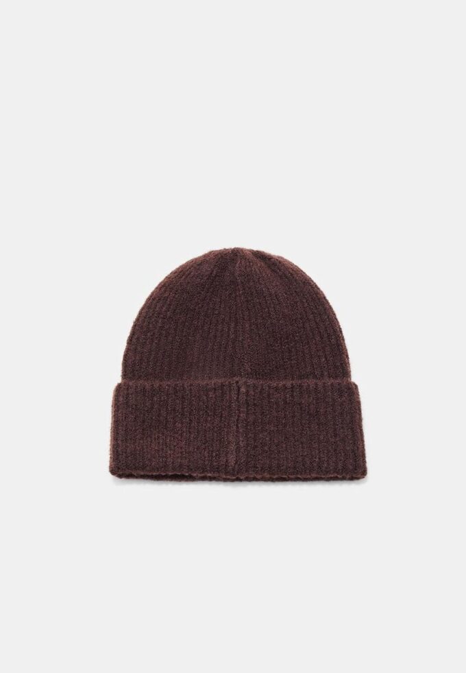 Ribbed Beanie with Plaque