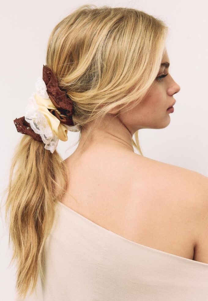 Set of 2 Lace Scrunchies