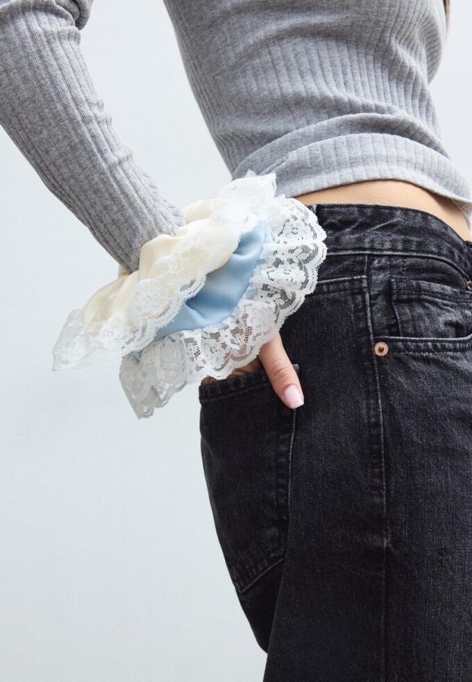 Set of 2 Lace Scrunchies
