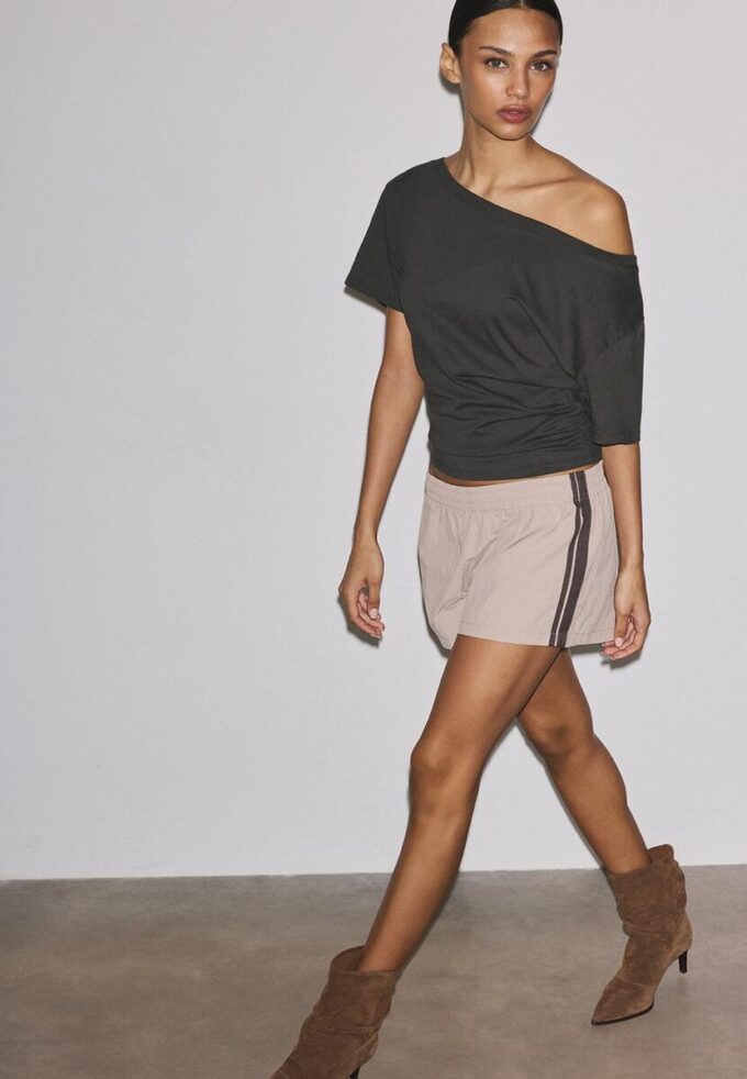 Short Sleeve Boat Neck T-Shirt with Gathers