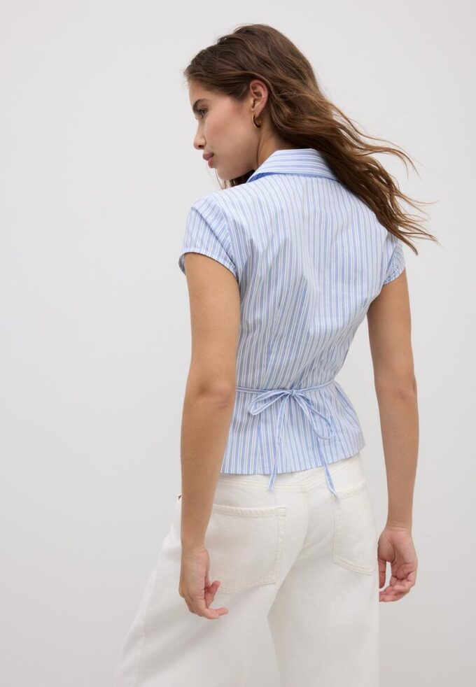 Short Sleeve Shirt with Underbust Seam Short Sleeve Shirt with Underbust Seam