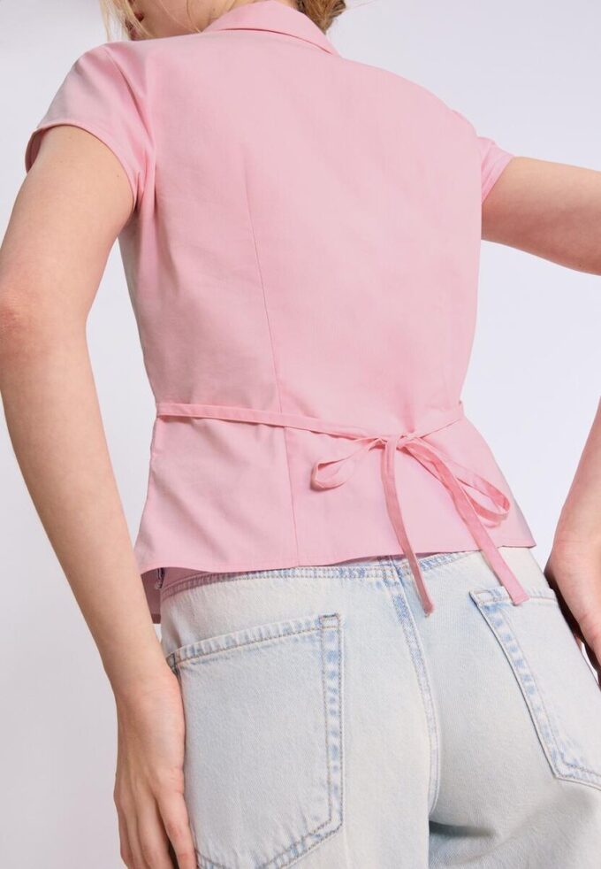 Short Sleeve Shirt with Underbust Seam Short Sleeve Shirt with Underbust Seam
