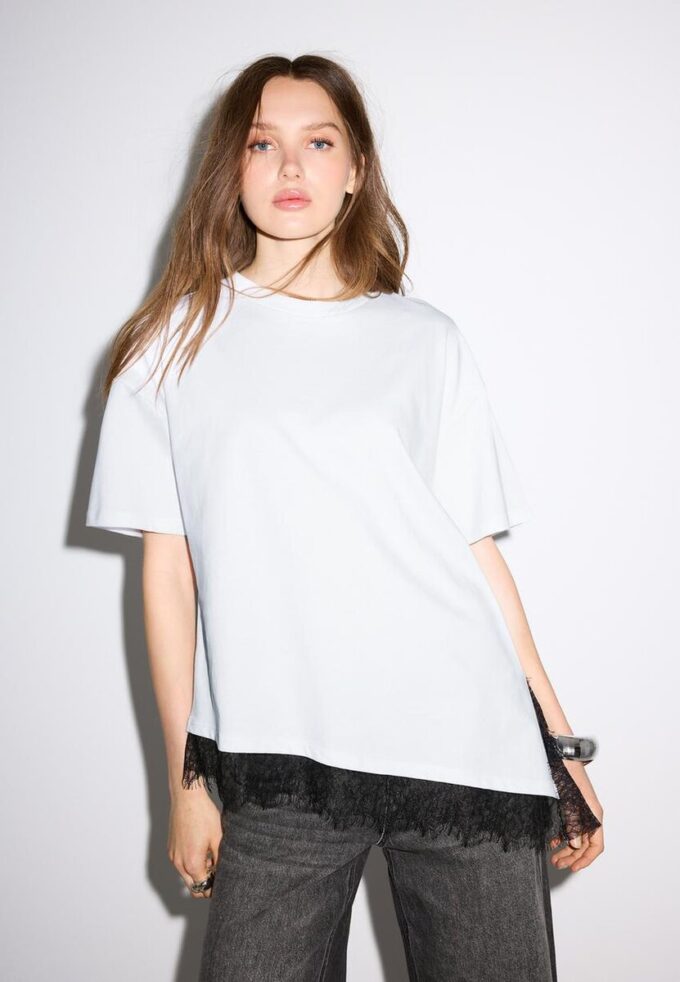 Short Sleeve T-Shirt with Lace Hem