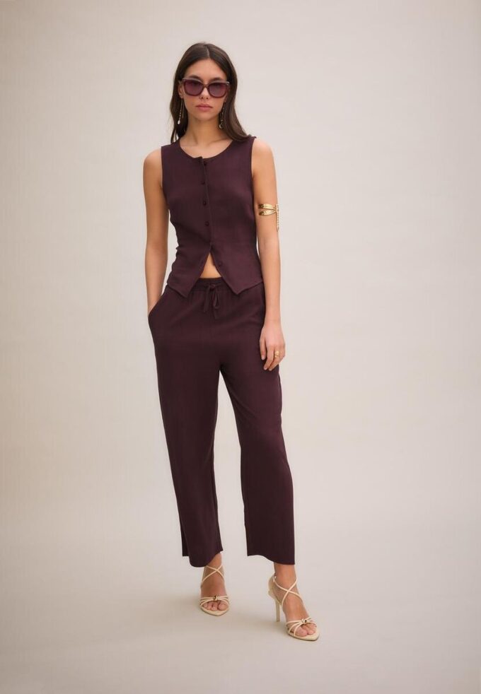 Sleeveless Buttoned Top