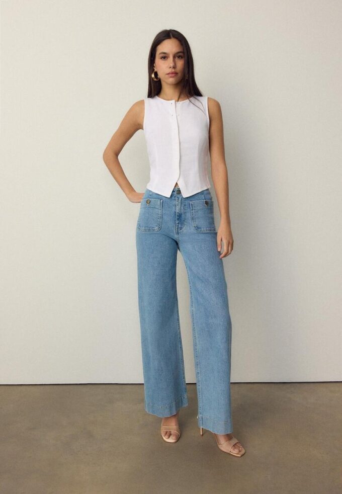 Sleeveless Buttoned Top