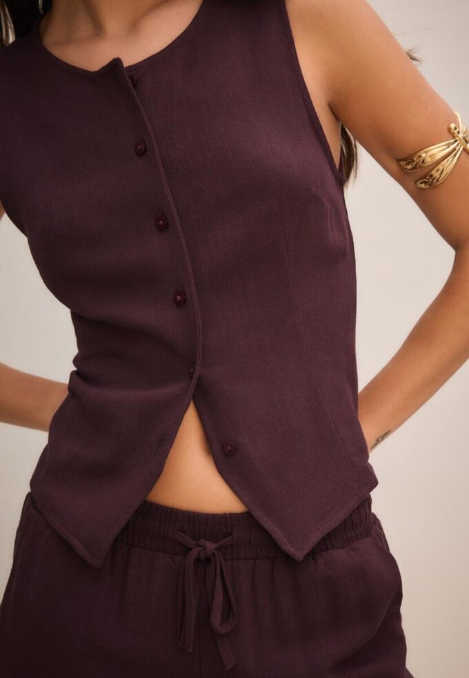 Sleeveless Buttoned Top