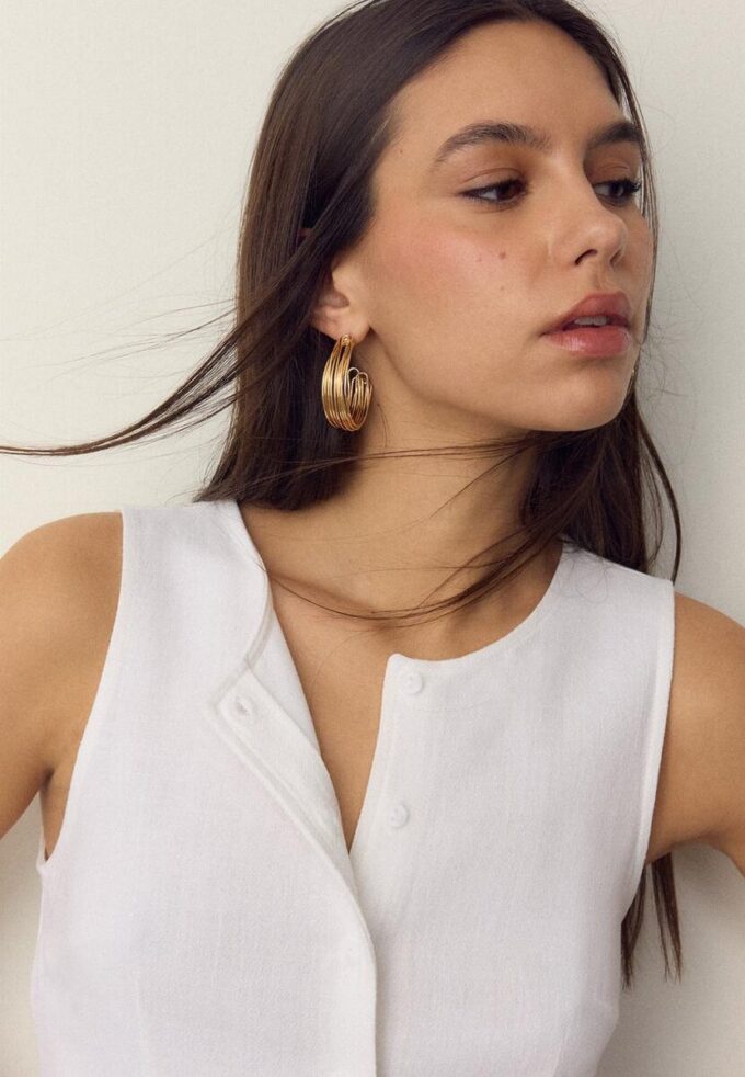Sleeveless Buttoned Top