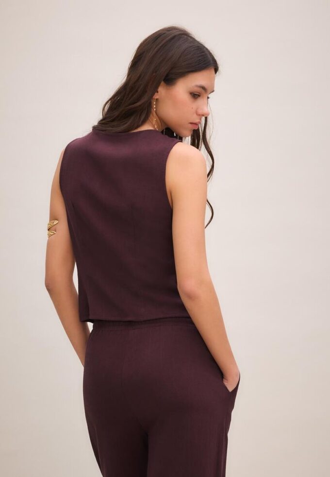 Sleeveless Buttoned Top