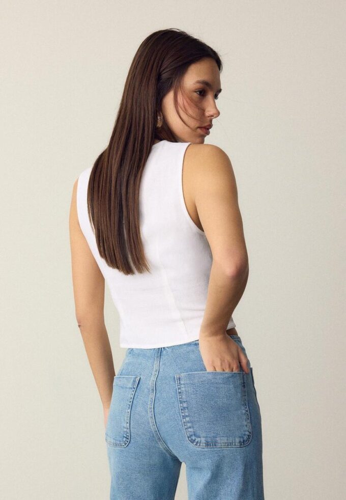 Sleeveless Buttoned Top