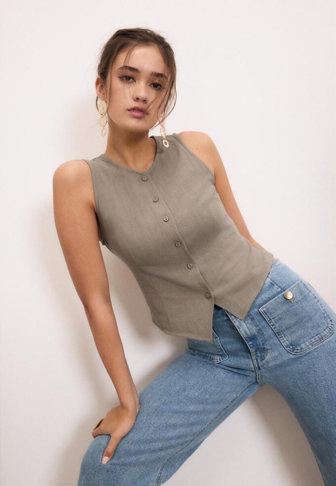 Sleeveless Buttoned Top