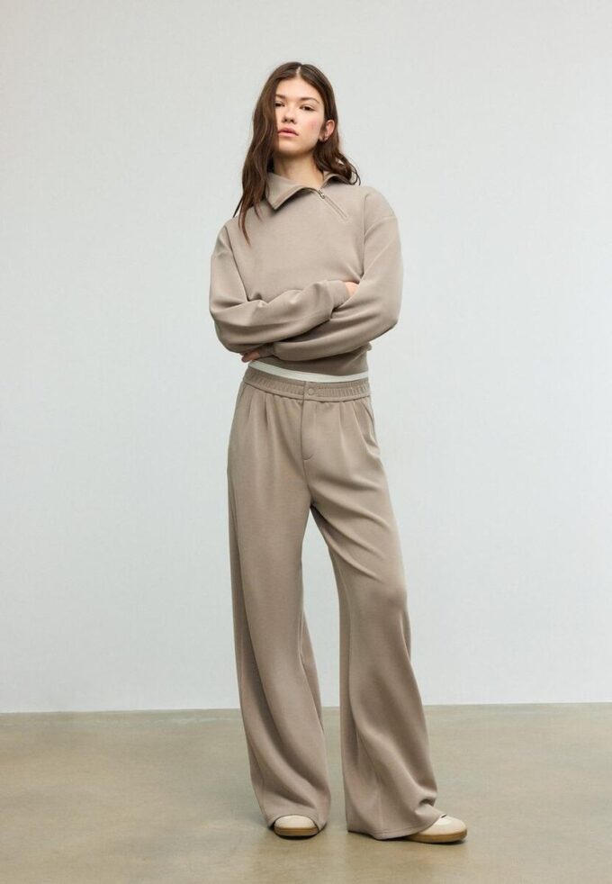 Soft-Touch Sweatshirt with Side Zip Soft-Touch Sweatshirt with Side Zip