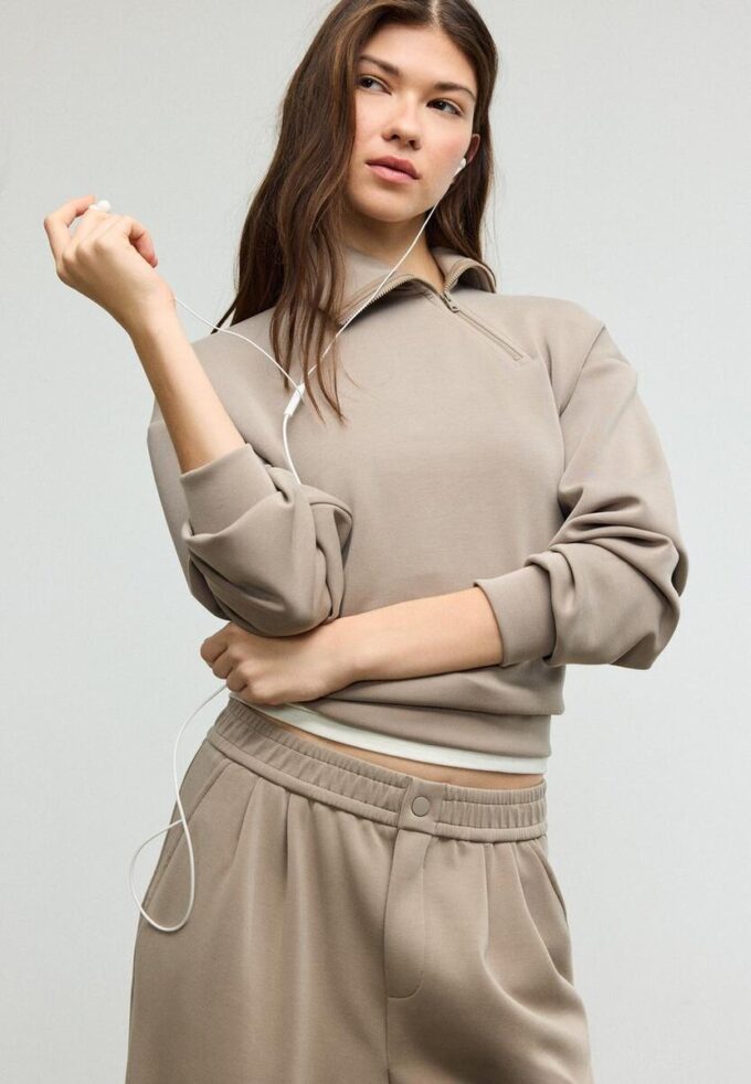 Soft-Touch Sweatshirt with Side Zip Soft-Touch Sweatshirt with Side Zip