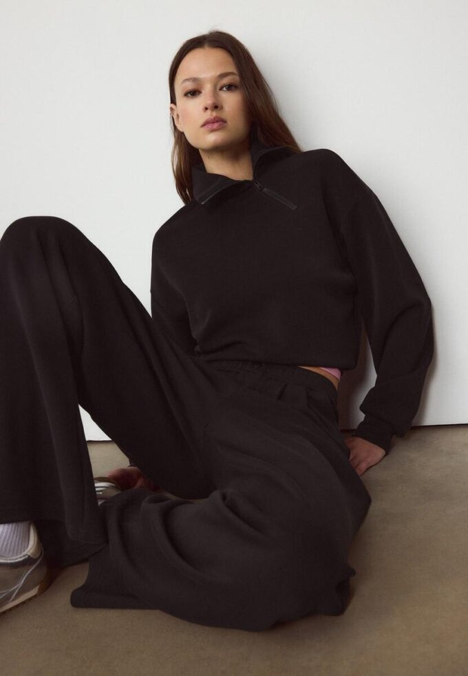 Soft-Touch Sweatshirt with Side Zip Soft-Touch Sweatshirt with Side Zip